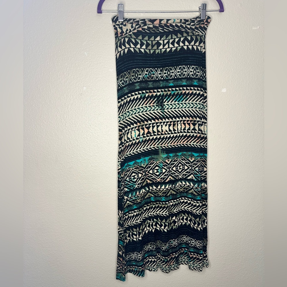 Long southwestern print form fitting flowy skirt M Limonata